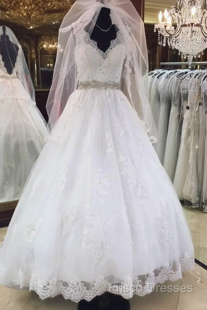 Vintage V Neck Tulle Wedding Dress Lace Appliques Main image