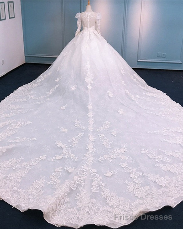 Vintage Wedding Dress Ball Gown Lace Puffy Sleeves Secondary image