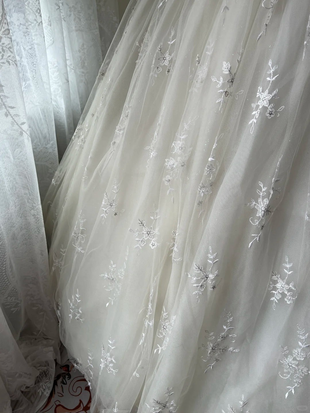 Vintage White Halter-Neck Pearl Lace Tulle Ball Gown Evening Dress
