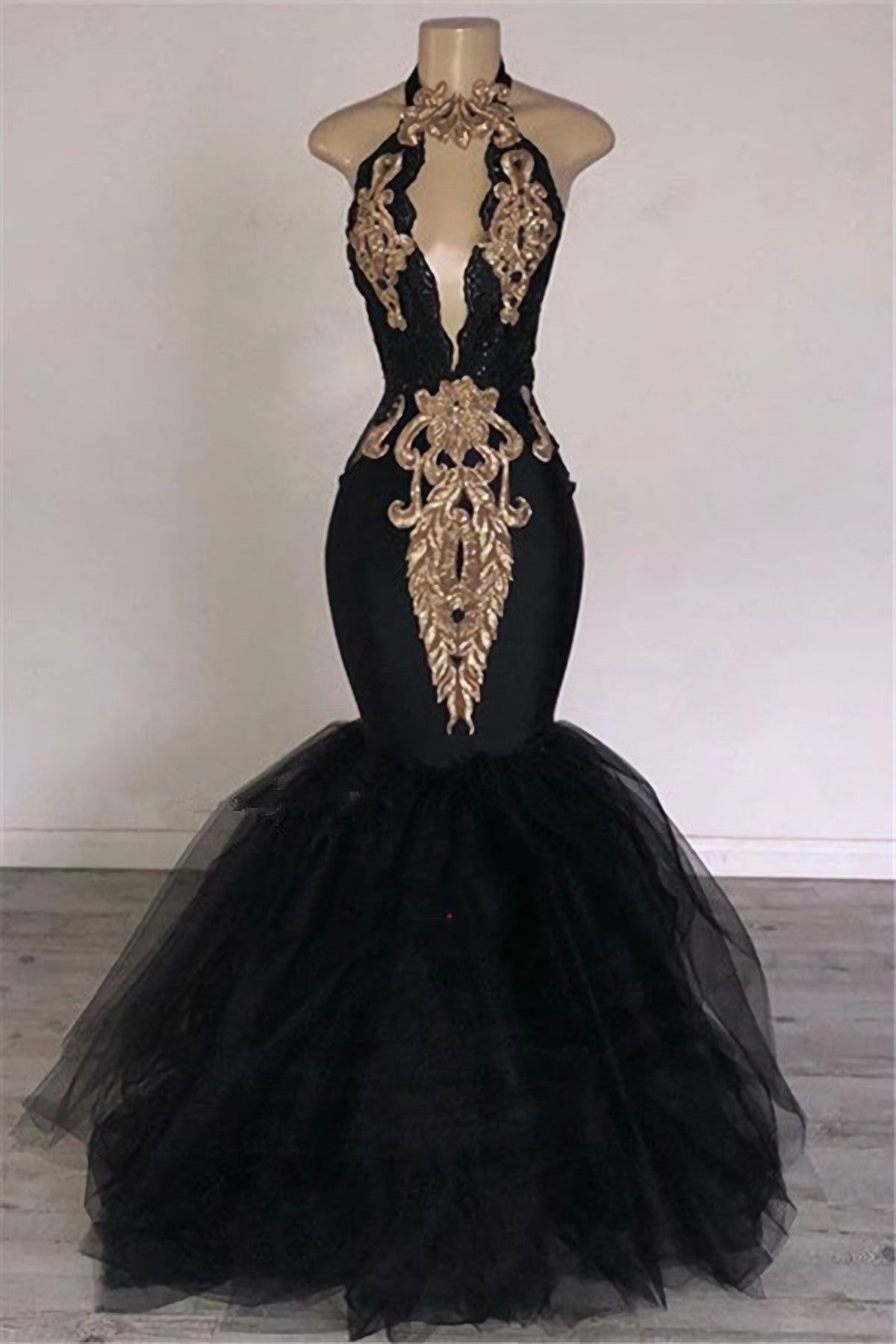 2024 Sexy Prom Dresses, Black Mermaid Tulle With Gold Appliques V Neck Backless