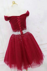 Cute Off The Shoulder Burgundy Homecoming Dresses With Tulle Short Cocktail Dresses