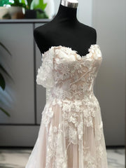 A-line Off-the-Shoulder Appliques Lace Court Train Tulle Wedding Dress
