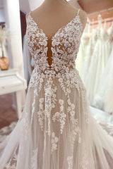 Charming Long A-Line Spaghetti Straps Appliques Lace Tulle Backless Wedding Dress